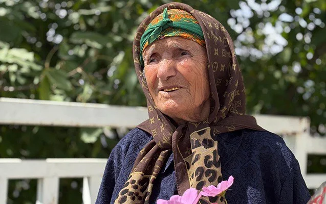 Azerbaycan’ın ‘100 Yaşındaki’ Ninesi Aslında 110 Olduğunu İddia Ediyor