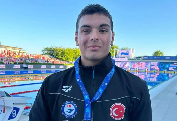 Azerbaycanlı Yüzücü Nüsrət Allahverdi Dünya Gençler Şampiyonası’nda Altın Madalya Kazandı