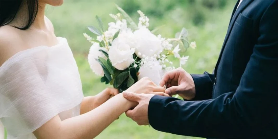 Azerbaycan’da Gençler Arasında Evlilik Yük Gibi Görülüyor