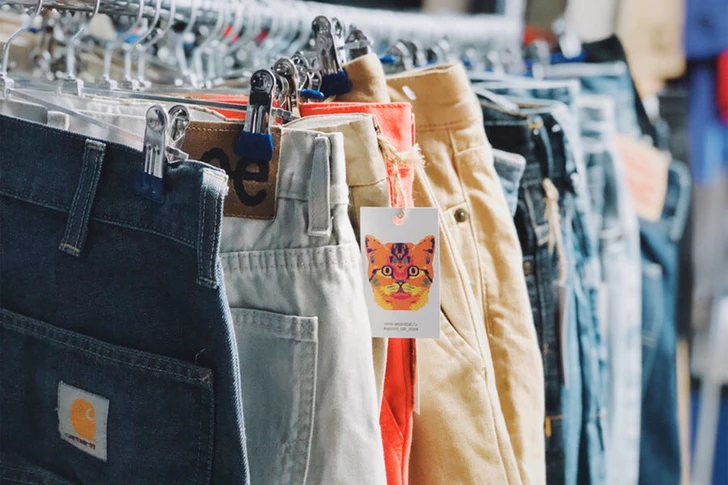 Bakü’de Second Hand’lerin Popülerliği: Stil, Uygun Fiyat ve Vintage Estetik