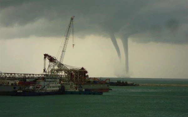 Hazar Denizi’nde Hortumlar Görüldü