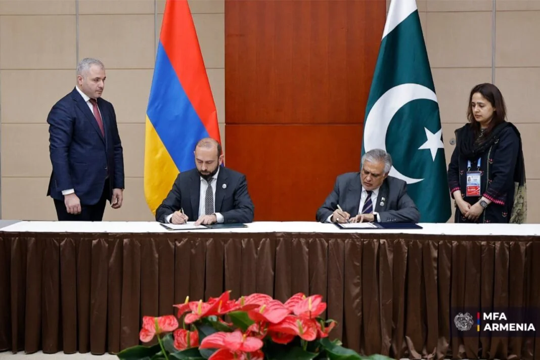 Ermenistan ve Pakistan Diplomatik İlişkiler Kurdu