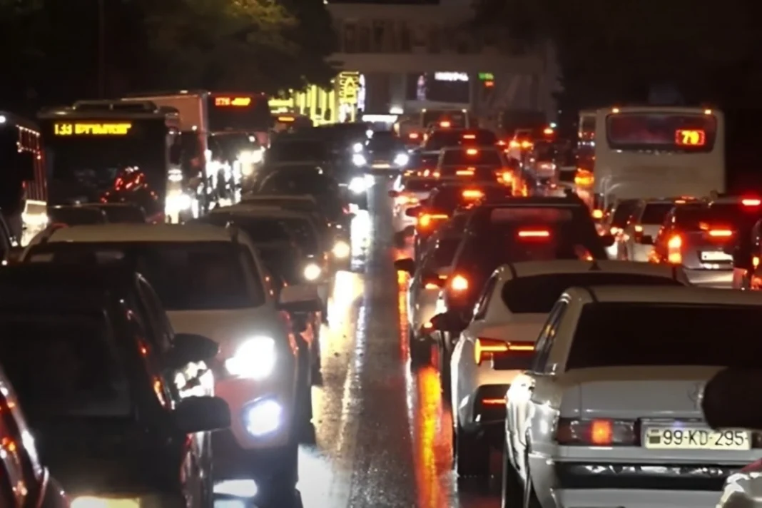 Bakü’de Trafik Krizi: Uzman, Şehir Merkezine Ücretli Girişin Tek Çözüm Olabileceğini Söylüyor