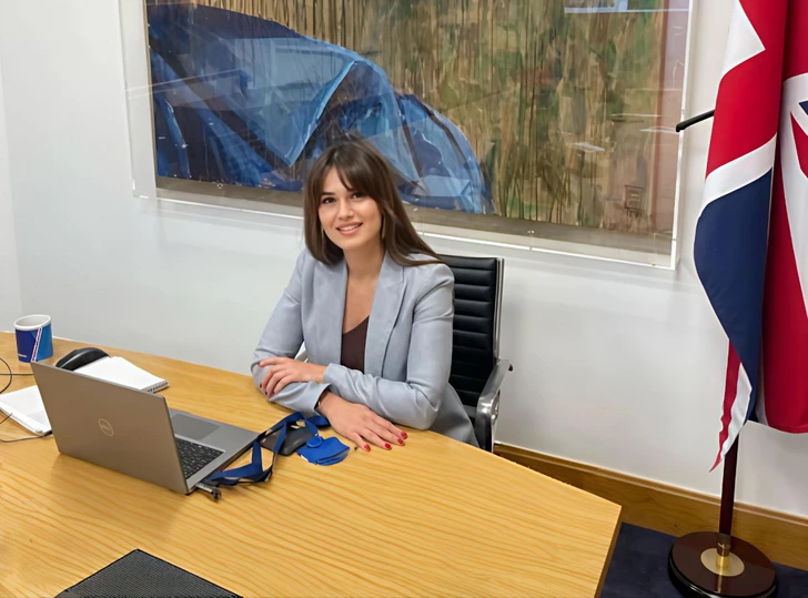 Parvin Guseynova: Birleşik Krallık’ta Siyaseti Şekillendiren Bir Azerbaycanlı Kadın