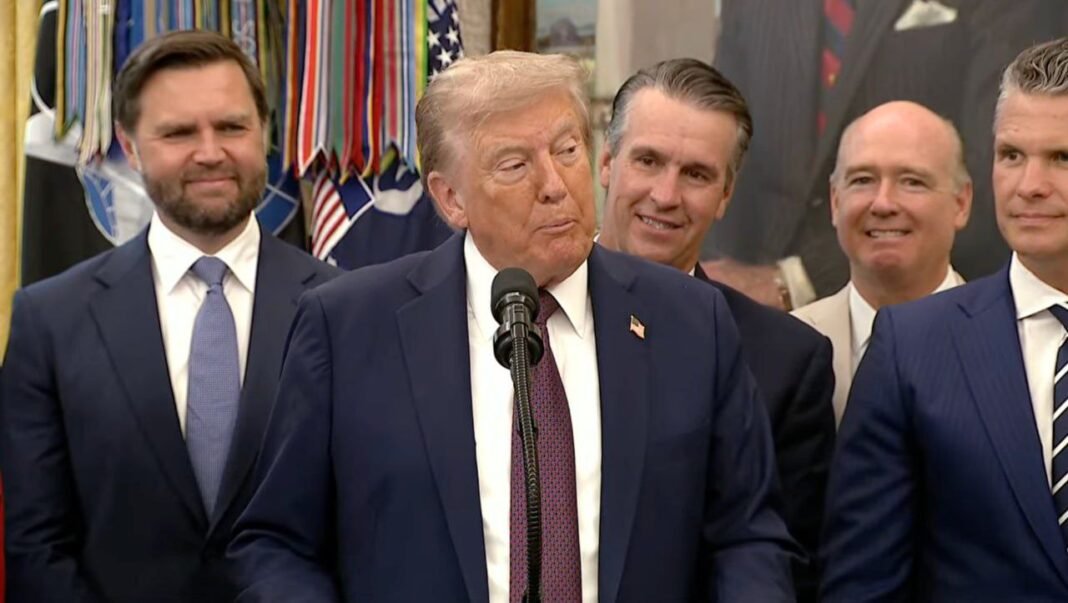 Trump ilk kez ölüm söylentilerinin ardından kamuoyunun karşısına çıktı