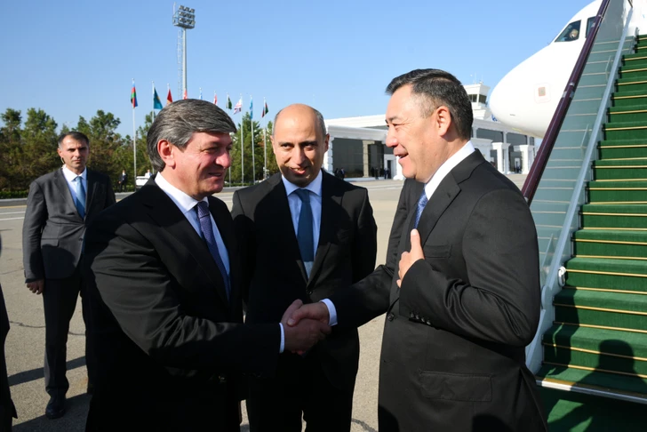 Kırgızistan Cumhurbaşkanı Sadır Caparov Azerbaycan’a geldi