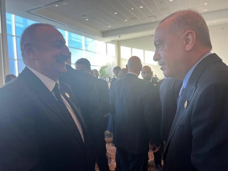 İlham Aliyev ve Recep Tayyip Erdoğan, Mısır’daki “Barış Zirvesi” kapsamında bir araya geldi