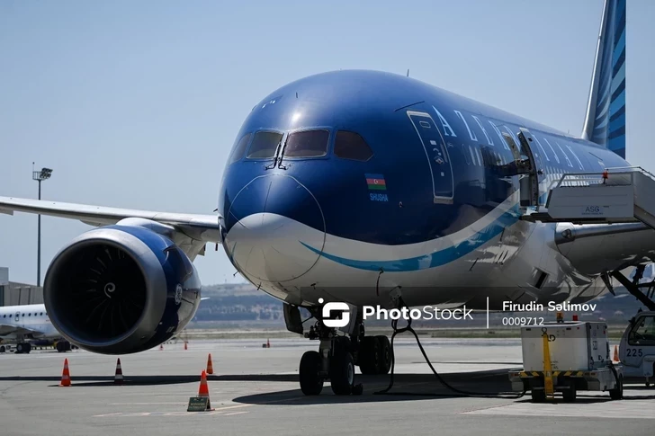 AZAL uçağı geri döndü ve Sankt-Peterburg Havalimanı’na indi, yaralanan yok