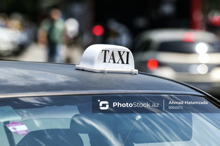 Bakü’de “Kart Krizi”: Taksi Şoförleri Banka Kartıyla Ödemeyi Reddediyor