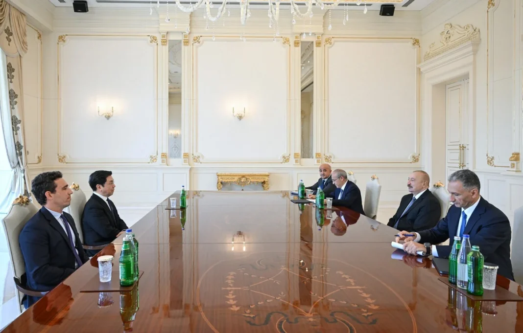 İlham Aliyev yabancı şirketlerin temsilcileriyle görüşüyor