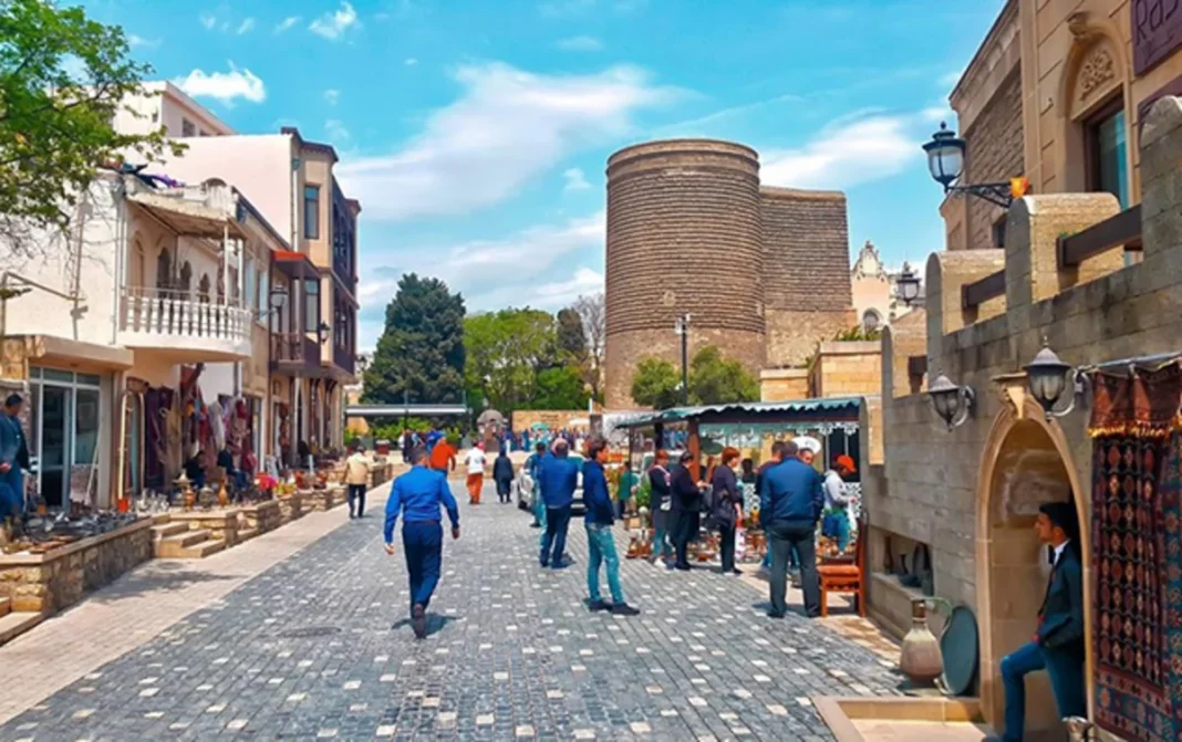 Azerbaycan’a gelen turist sayısı yüzde 7,8 azaldı Azerbaycan'ı ziyaret eden yabancı turistler
