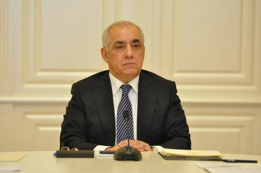 Azerbaycan Başbakanı Ali Asadov Bakanlar Kurulu toplantısında