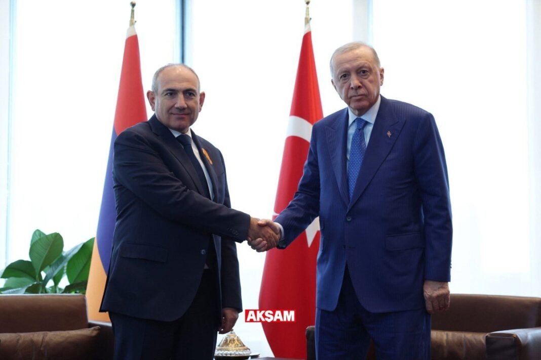 Erdoğan, Paşinyan görüşmesi sonrası Bakü-Erivan barış adımlarını destekledi Recep Tayyip Erdoğan ile Nikol Paşinyan New York'taki görüşmede