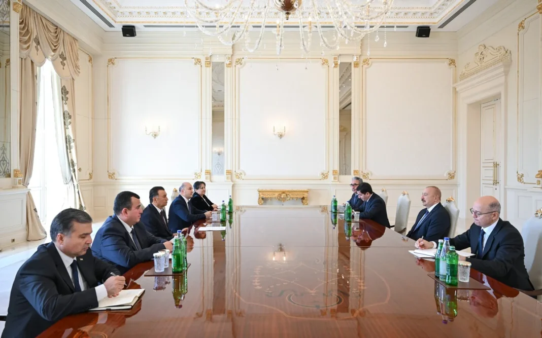 Aliyev ile Tacikistan Başbakanı Orta Koridor transitini görüştü Azerbaycan Cumhurbaşkanı İlham Aliyev Tacikistan Başbakanı Kohir Rasulzoda ile görüşüyor
