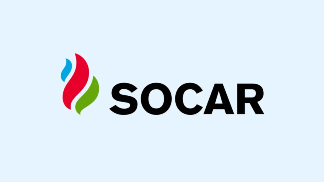 SOCAR ile ExxonMobil Orta Kür projesinde yüzde 50’şer pay aldı SOCAR temsilcileri Bakü’deki Azerbaycan Uluslararası Yatırım Forumu’nda imzalanan anlaşmaları takas ediyor