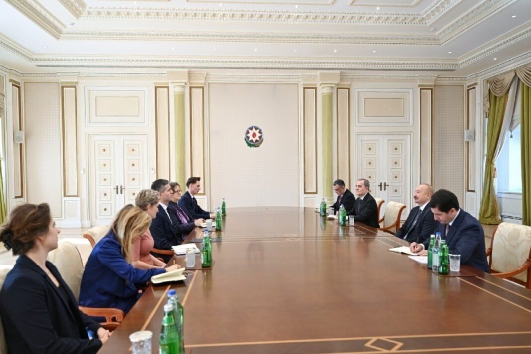 Aliyev ile Hollanda Dışişleri Bakanı ticaret ve limanları görüştü Cumhurbaşkanı İlham Aliyev ile Hollanda Dışişleri Bakanı Tom Berendsen Bakü’de görüşürken