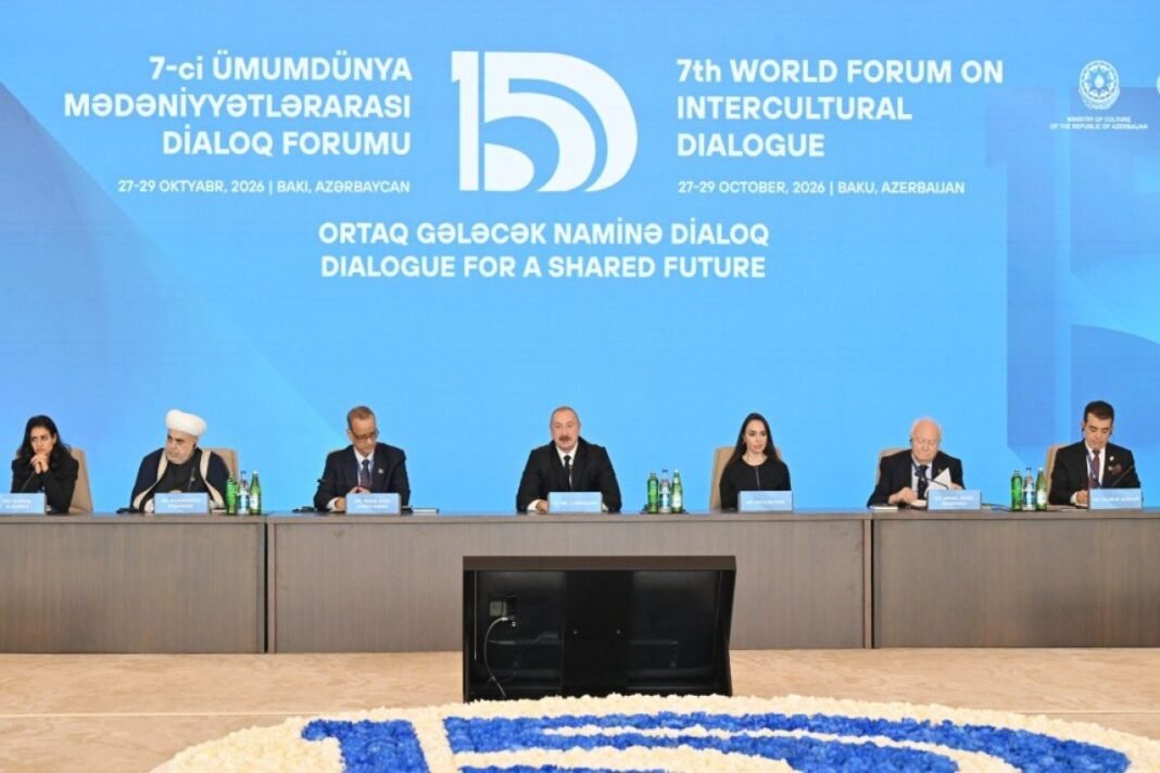 Aliyev: Barışı intikama tercih ettik, dış diktayı kabul etmeyiz İlham Aliyev, Bakü'deki 7. Kültürlerarası Diyalog Dünya Forumu'nda konuşuyor