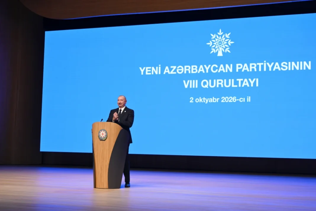 Azerbaycan askerî operasyonları iki kez barış için durdurdu Cumhurbaşkanı İlham Aliyev Yeni Azerbaycan Partisinin sekizinci kongresinde konuşuyor