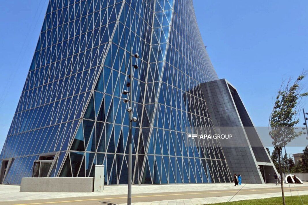 Azerbaycan Merkez Bankası rezervleri 15,36 milyar dolara yükseldi Azerbaycan Merkez Bankası binası