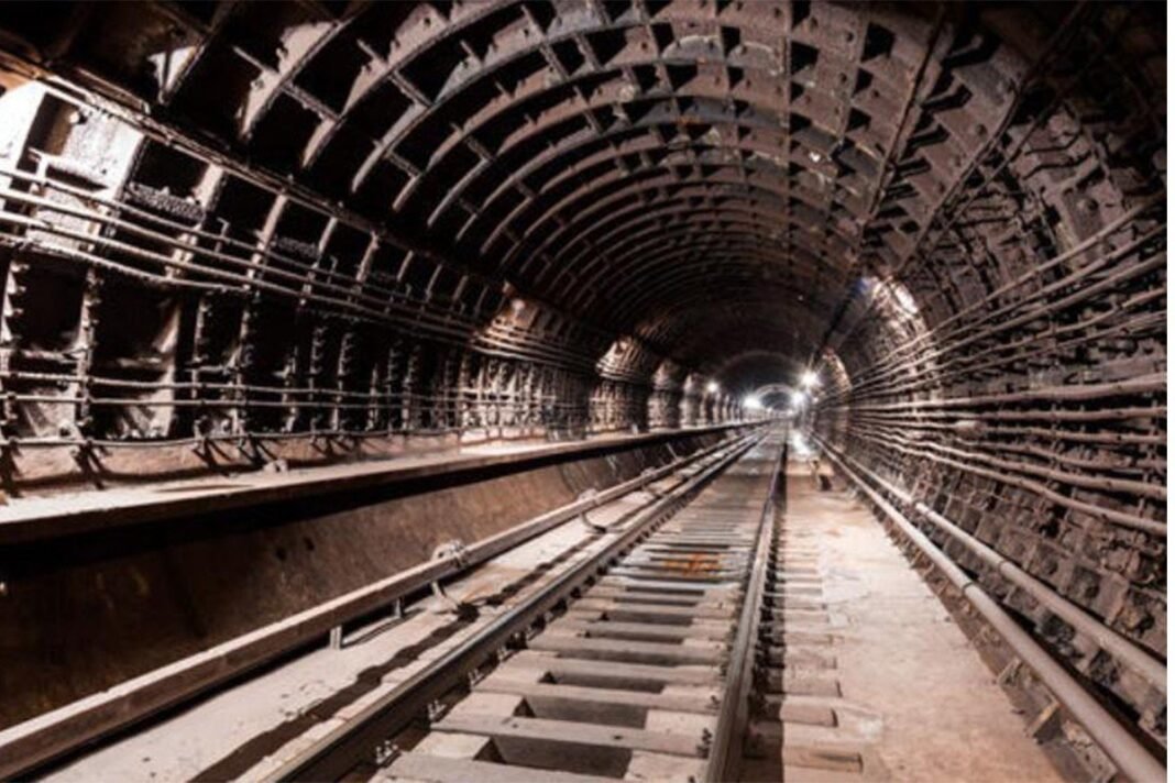 Meclis metro projeleri için arazi edinimi tasarısını ilk okumada kabul etti Azerbaycan Milli Meclisi'nin Bakü'deki oturumu