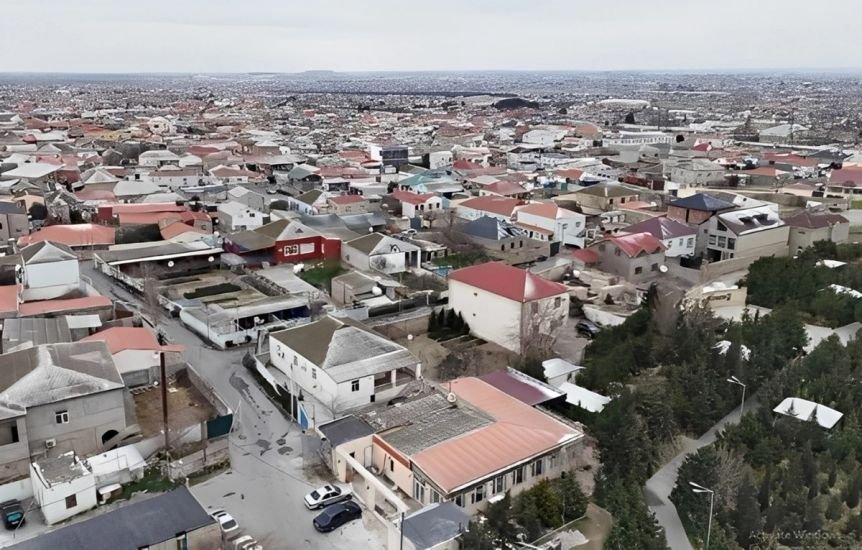 Azerbaycan’da belgesiz eve tapu nasıl alınır? Bakü ve Abşeron bölgesindeki evlerin havadan görünümü