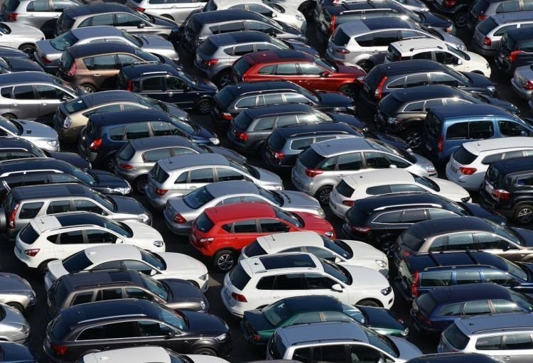 Azerbaycan’da satışa çıkarılmış otomobiller