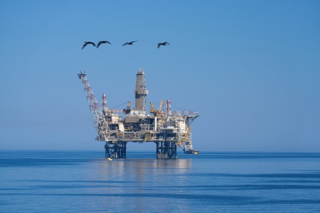 Azeri Light iki günde yüzde 6,9 düşerek 119,04 dolara geriledi Azeri Light petrol fiyatını temsil eden petrol altyapısı