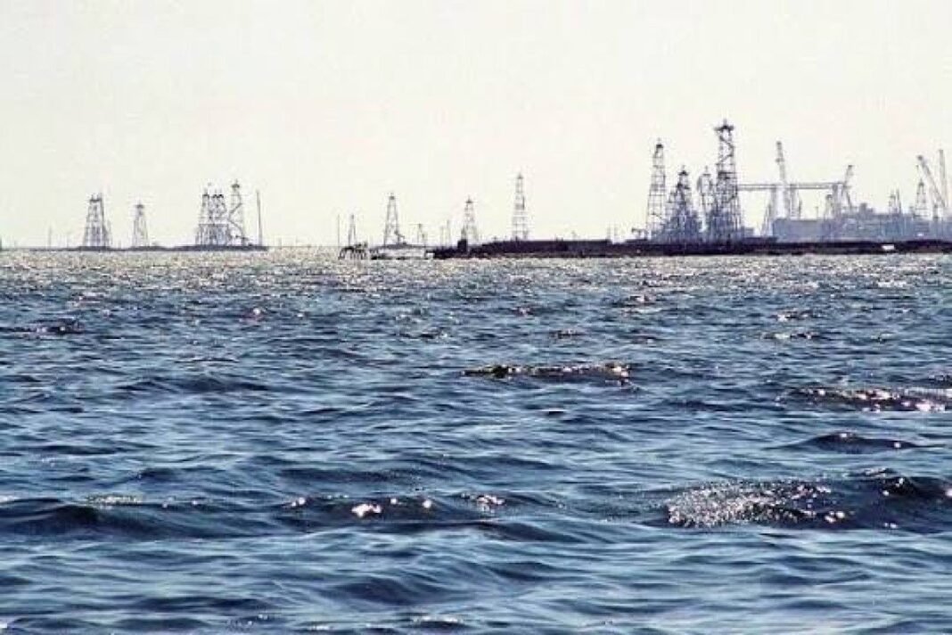Orta Koridor büyürken Hazar kıyısı 56 kilometre çekildi Hazar Denizi kıyısındaki Bakü Uluslararası Deniz Ticaret Limanı