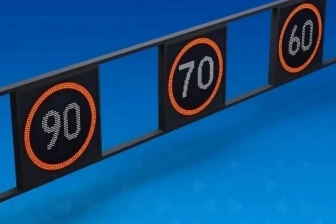 Bakü’de yağmur nedeniyle havalimanı yollarında hız 20-40 km/s düşürüldü Yağmur altında Bakü’deki havalimanı yolu