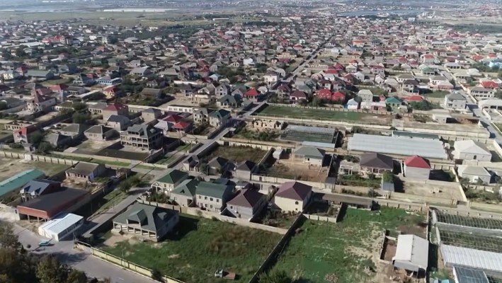 Bakü’de 30 bin manattan başlayan hazır evler arsaya talebi azaltıyor Bakü çevresinde müstakil evler