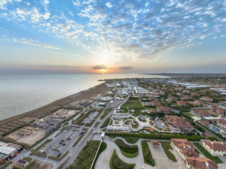 Azerbaycan’daki yabancı konut alımlarının yüzde 67’si Ruslardan Bakü yakınlarındaki Hazar kıyısında bulunan Sea Breeze tatil kompleksi