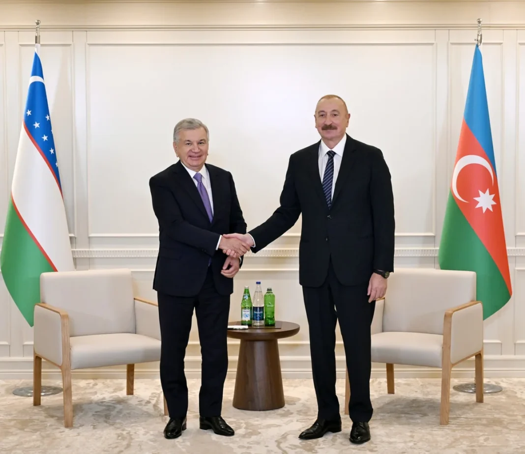 İlham Aliyev ile Şevket Mirziyoyev Bakü’de görüşürken