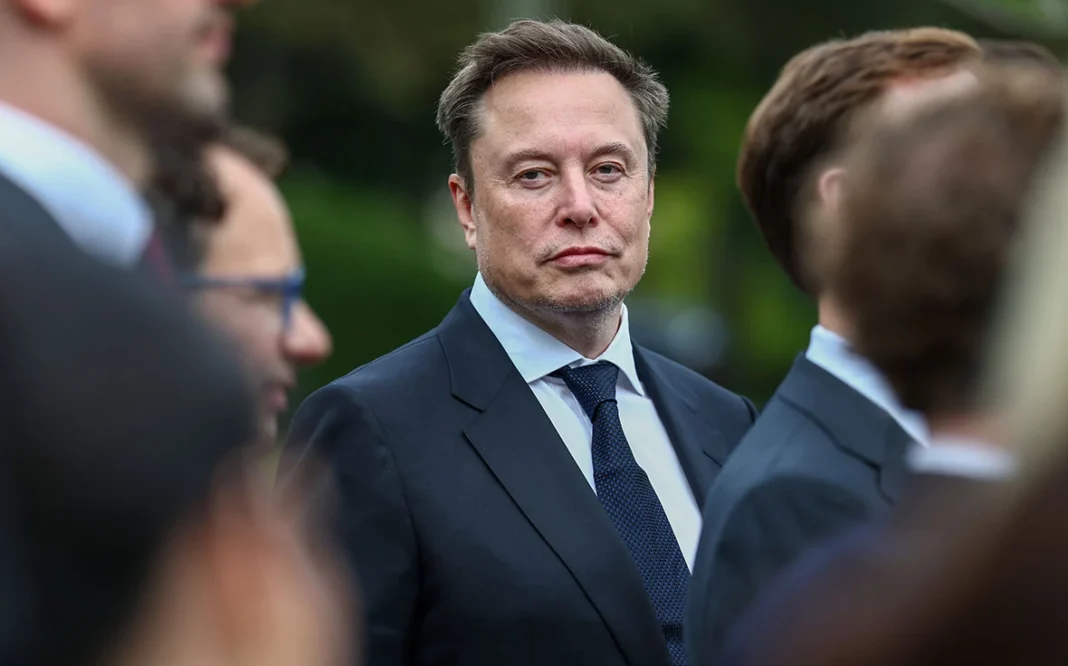 Musk, hizmet yeniden açıldıktan sonra Ukrayna’yı Starlink ihlaliyle suçladı Elon Musk açık hava etkinliğinde