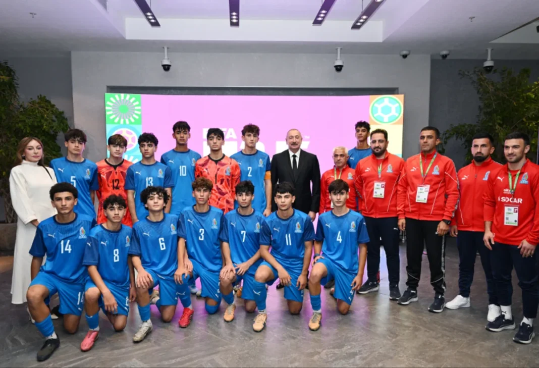 Aliyev FIFA U-15 açılışına katıldı: Azerbaycan’dan 6-0’lık başlangıç İlham Aliyev, Mihriban Aliyeva ve Gianni Infantino Bakü’deki FIFA U-15 açılış töreninde