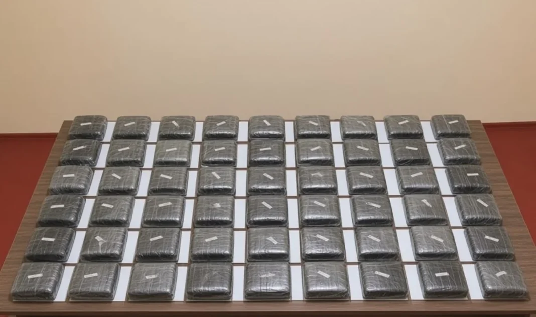 İran sınırında yaklaşık 125 kilogram uyuşturucu ele geçirildi Azerbaycan-İran sınırında ele geçirilen uyuşturucu paketleri