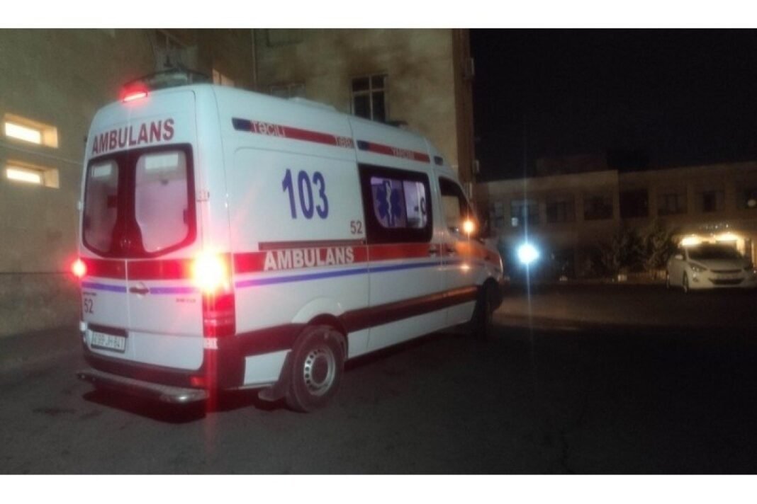 92 kişinin zehirlendiği Kürdemir düğün salonu geçici olarak kapatıldı Kürdemir'deki toplu zehirlenme sonrası hastane önündeki ambulanslar