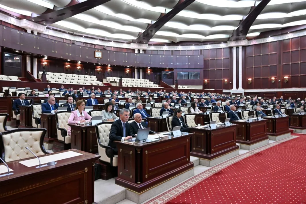 Ücretsiz adli yardım tasarısı ilk okumada kabul edildi Azerbaycan Milli Meclisi binası