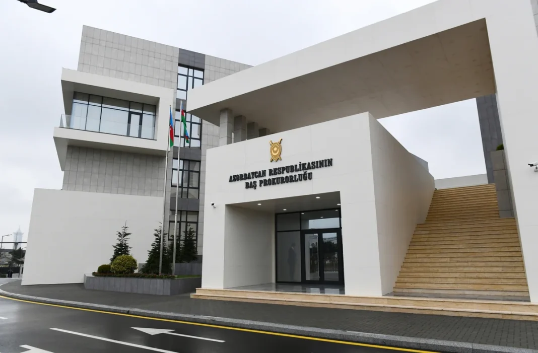 Ermenistan’da gözaltına alınan Azerbaycan askeri silahlı saldırıyla suçlanıyor Azerbaycan Başsavcılığı binası