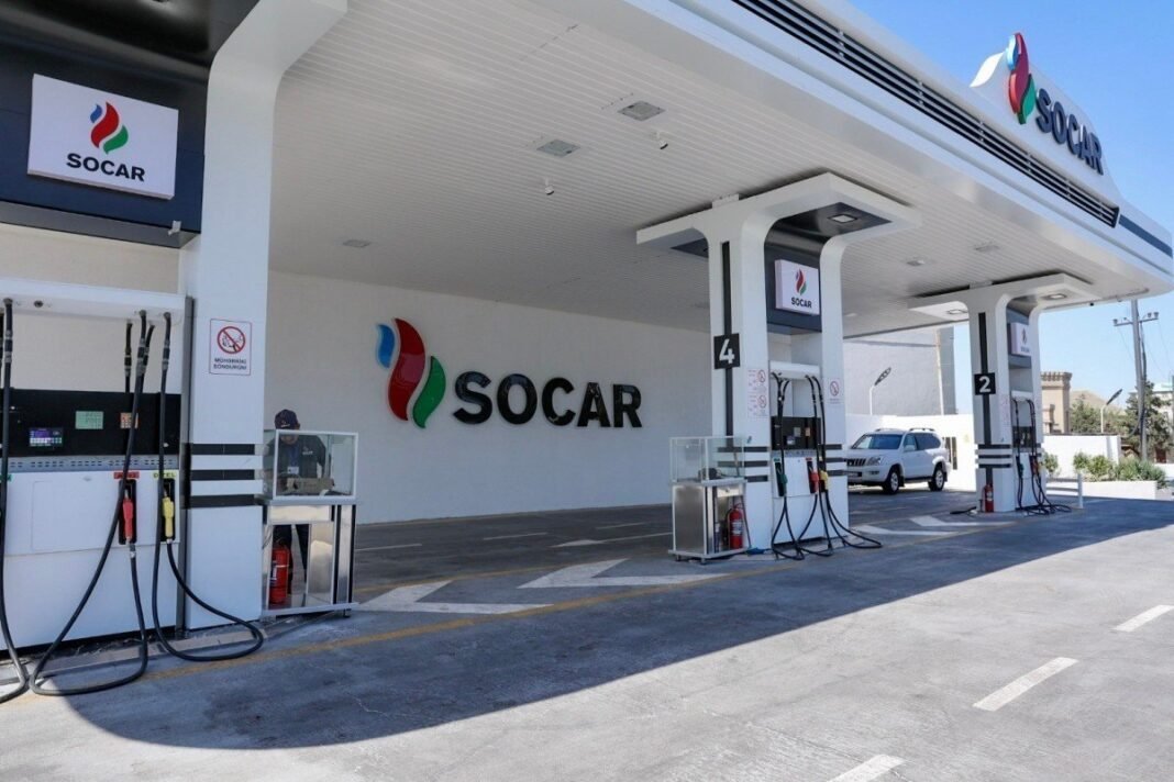 SOCAR kuzey bölgelerde yakıt kıtlığı iddiasını yalanladı Azerbaycan'da SOCAR akaryakıt istasyonu