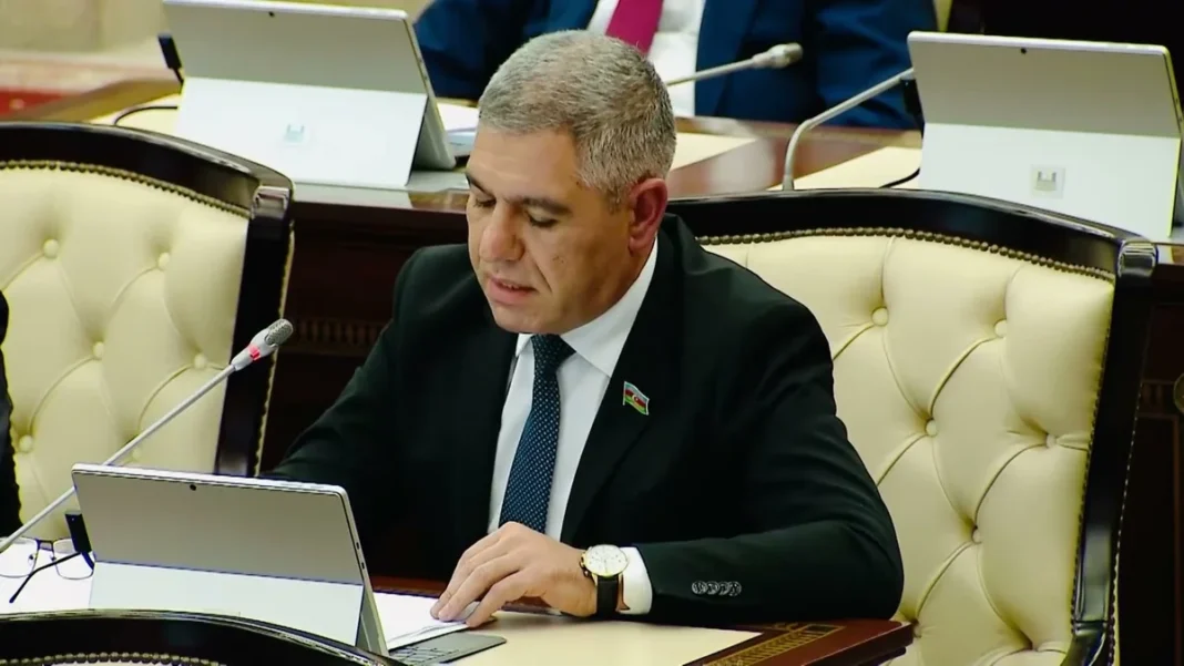 Azerbaycan’da 2027 asgari ücret artışı 700 binden fazla kişiyi etkileyebilir Azerbaycanlı milletvekili Vügar Bayramov 2027 asgari ücret artışını değerlendiriyor